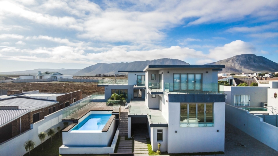 7 Bedroom Property for Sale in Gansbaai Central Western Cape